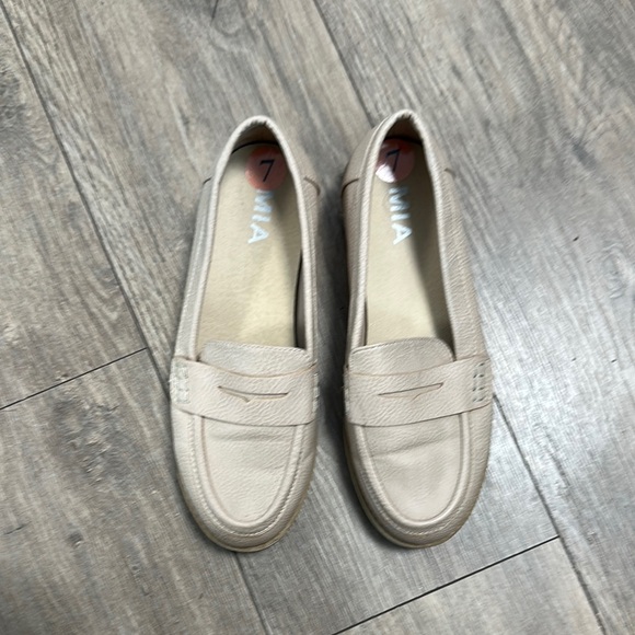 Women's Cream Loafers - Picture 1 of 3